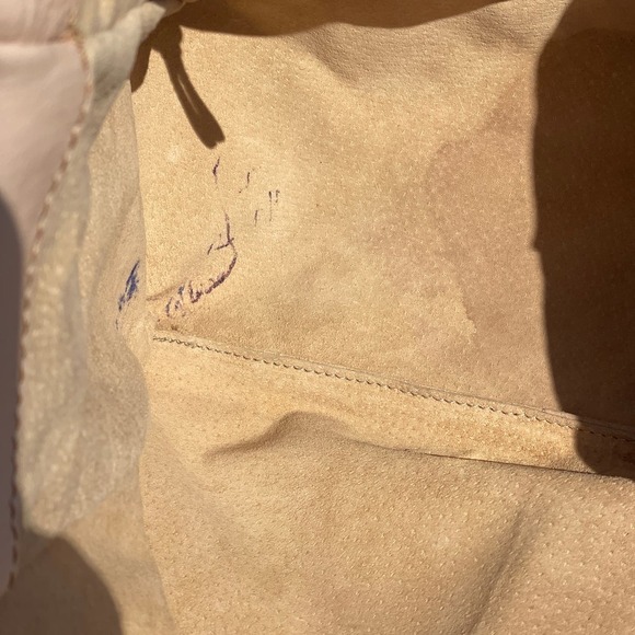 Marc Jacob’s Double-Handle Soft Leather Tote Handbag in Buff MJ462 - Picture 13 of 16